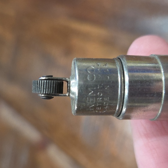 Vintage Seagrams Silver Bottle Accents Lighters - Picture 5 of 7